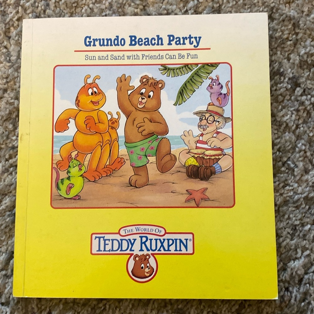 Teddy Ruxpin ( Grundo Beach Party) book. 1986. Like new condition.